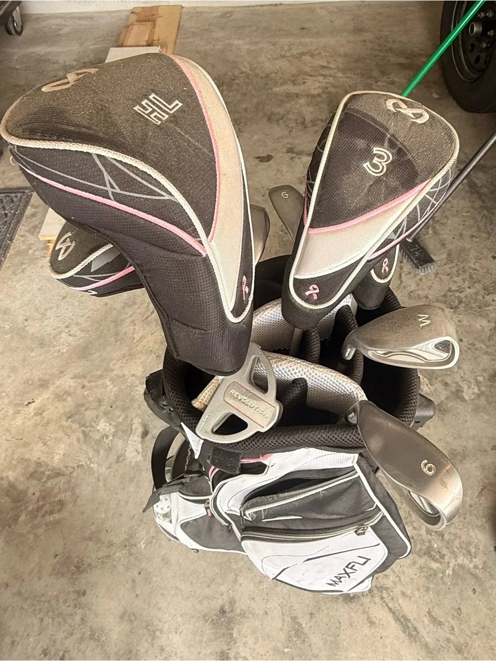 Unbranded Black and Pink Golf Club Headcover Set